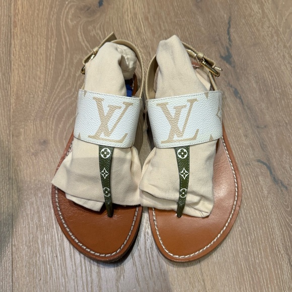 Louis Vuitton FORMENTERA
SANDAL Size 37 Excellent condition -duster bag included - Picture 1 of 7